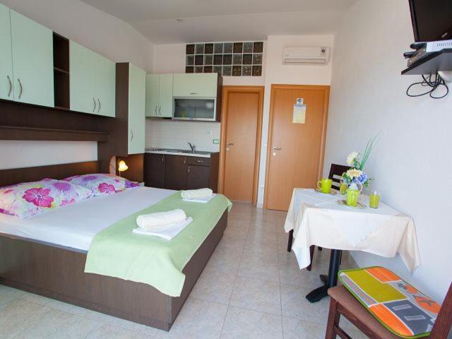Apartmani Dana Makarska Exterior photo